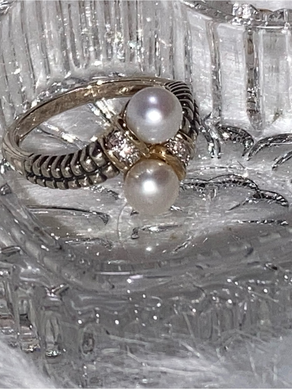 Elegant Pearl Twin-Top Ring - White Pearls